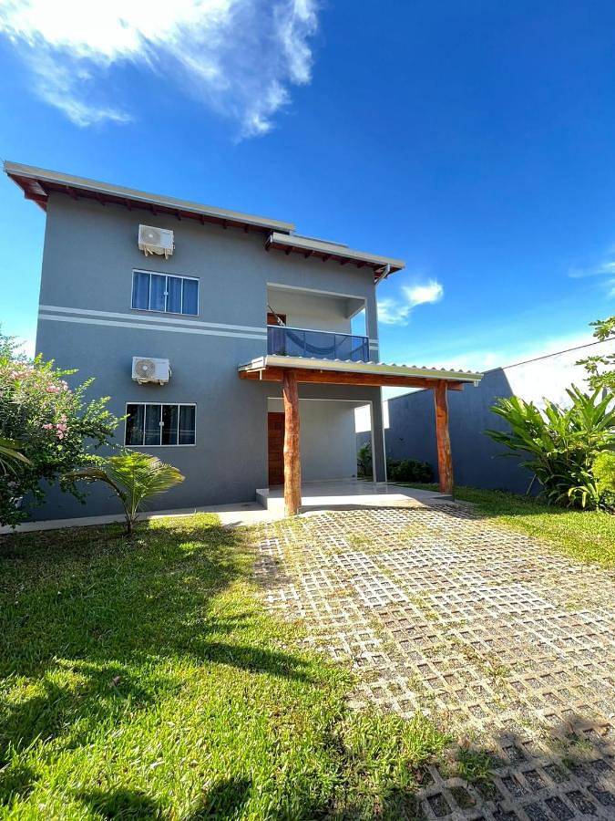 Casas e apartamentos de temporada para 18 pessoas, com jardim e piscina e ainda vista, com animais de estimação no Mato Grosso do Sul