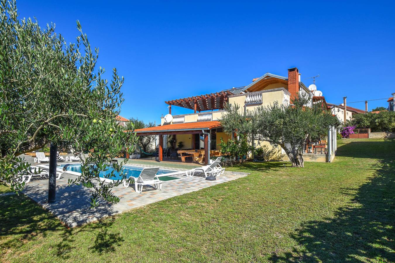 Ganzes Studio, Apartments Flora in Pakostane, Zadar