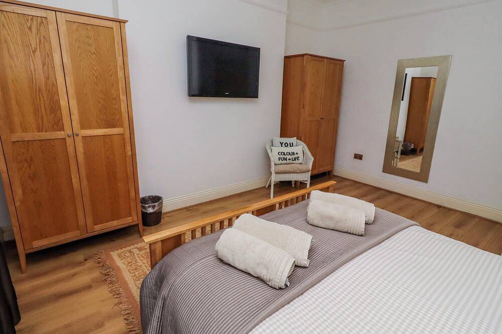 Alnbank, pet friendly, country holiday cottage in Alnmouth in Alnmouth, Northumberland