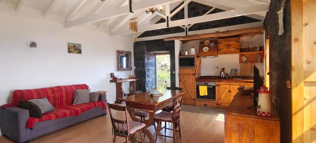 Location de vacances pour 3 personnes, avec vue et jardin à Lajes do Pico - 4