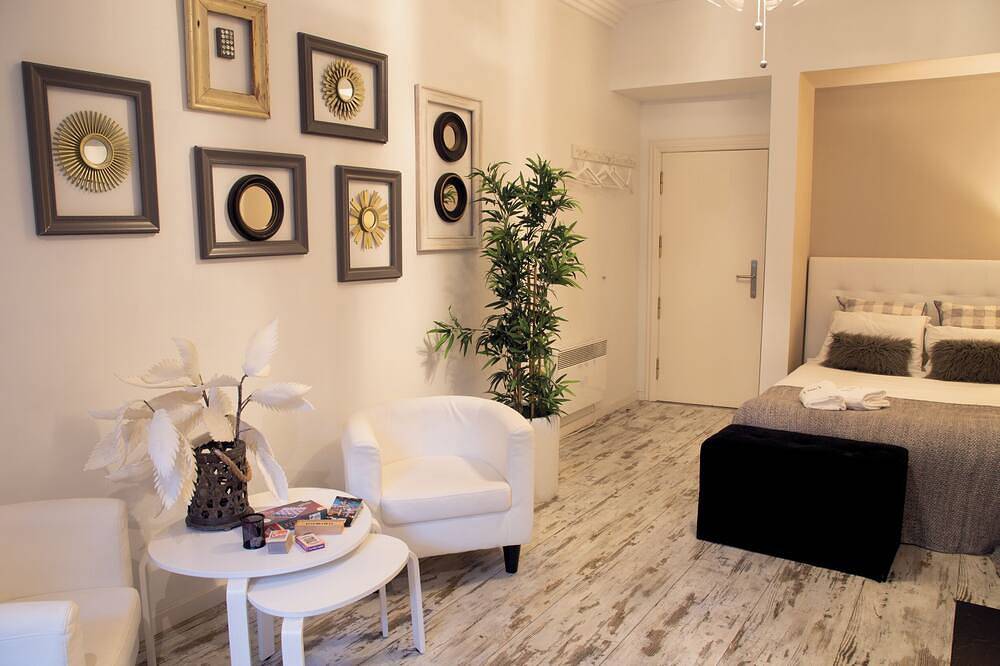 Cedofeita Village in Porto - Entire Condominium with Garden and Terraces in Cedofeita, Porto