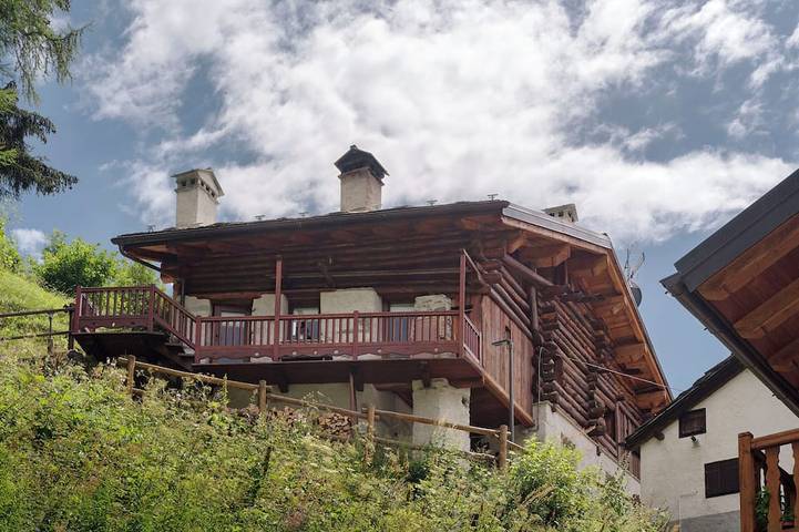 Chalet da MiRo - Authentic Rascard & Scenic View in Servaz (Valtournenche), Valtournenche