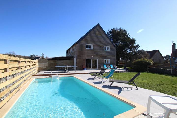 Maison de vacances pour 10 personnes, avec piscine ainsi que terrasse et jardin à Jullouville