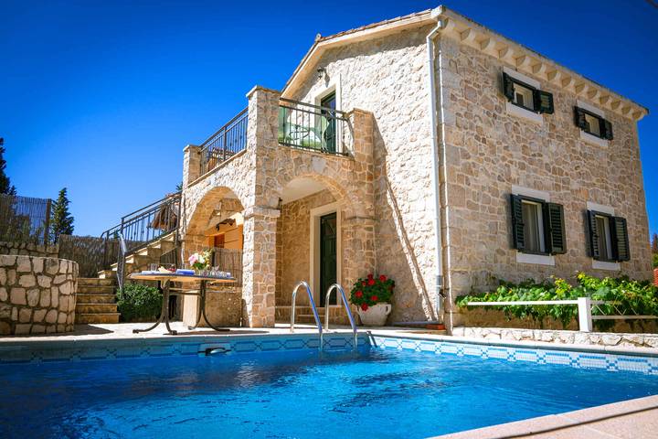 Ferienhaus für 24 Personen, mit Balkon und Garten in Kroatien - 2