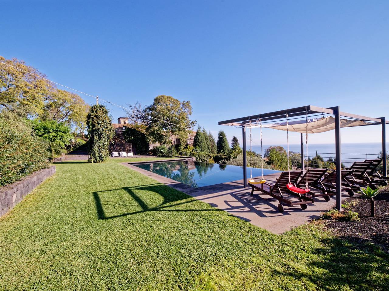 Mit Pool Infinity in Giarre, Ätna