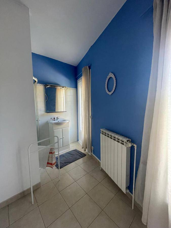 Location de vacances pour 6 personnes, avec terrasse ainsi que vue et jardin, animaux acceptés à Aniane - 3