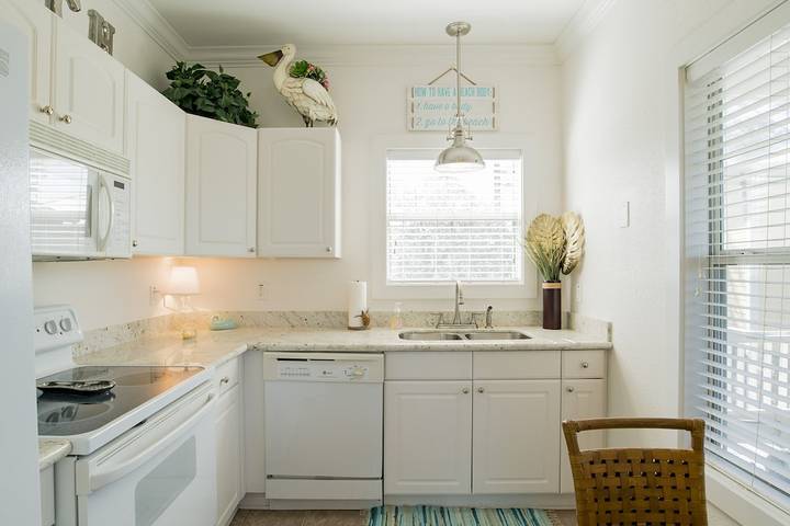 Vacation rental for 4 people, with sauna and hot tub as well as pool and balcony the Florida Panhandle