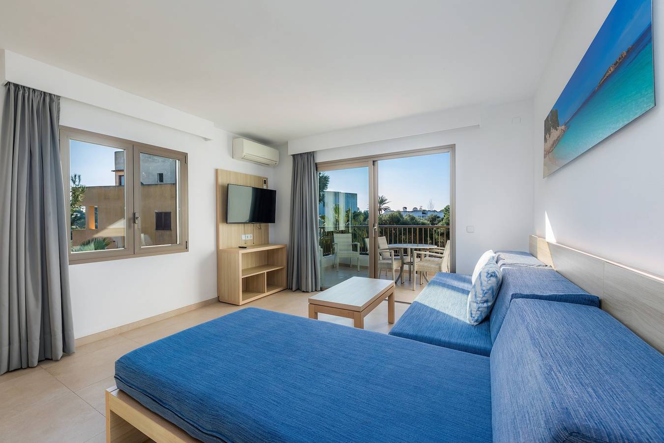 Ganze Wohnung, Apartment 'Aquamarina 7' mit Gemeinschaftspool, Wlan und Klimaanlage in Cala Serena, Felanitx