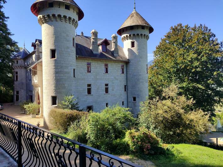 Chalet pour 6 personnes, avec terrasse et piscine, adapté aux familles