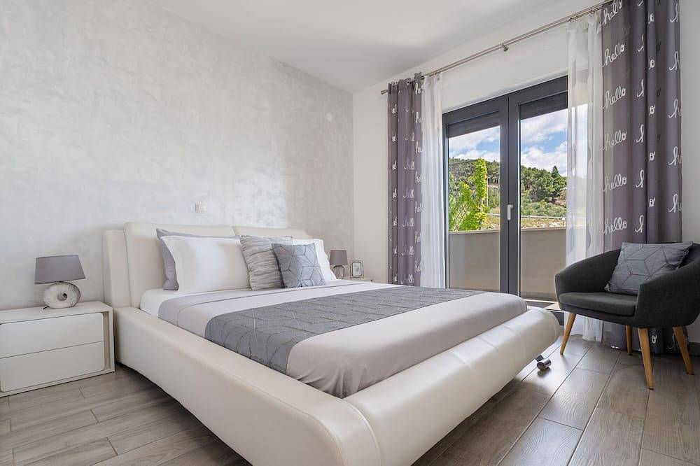 Villa Hrid Luxuriöse Strandvilla, Infinity-Pool mit Massage und Whirlpool in Mimice, Split-Dalmatien