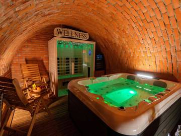 Gîte pour 2 personnes, avec sauna ainsi que terrasse et vue dans Ormož