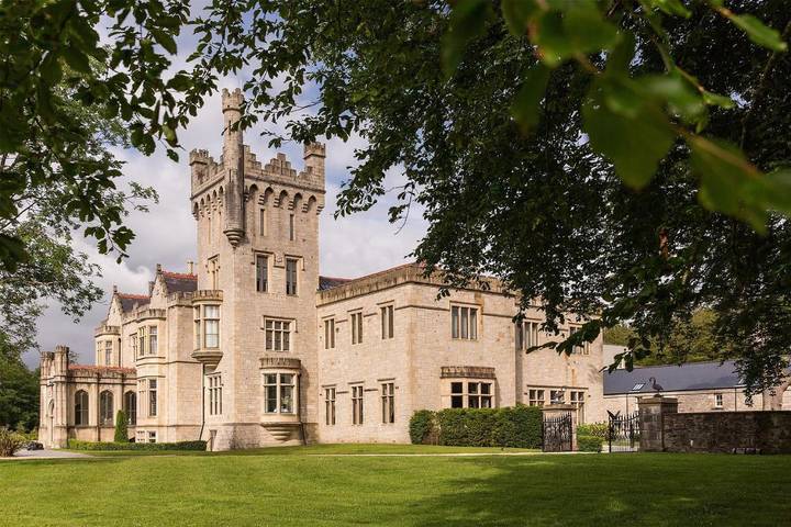 Holiday rental for 2 people, with Terrace and Hot tub as well as Garden and Pool in Donegal