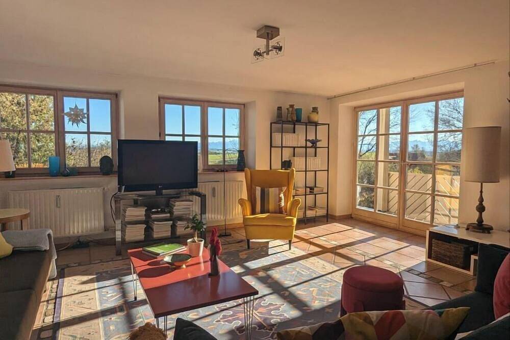Große Ferienwohnung im Allgäu mit Balkon, Bergblick & Garten kunstvoll gestaltet in Ruderatshofen, Bayerisch Schwaben