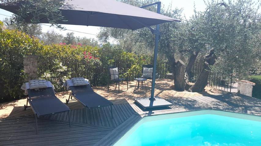 Location de vacances pour 4 personnes, avec piscine ainsi que vue et jardin à Berre-les-Alpes - 2