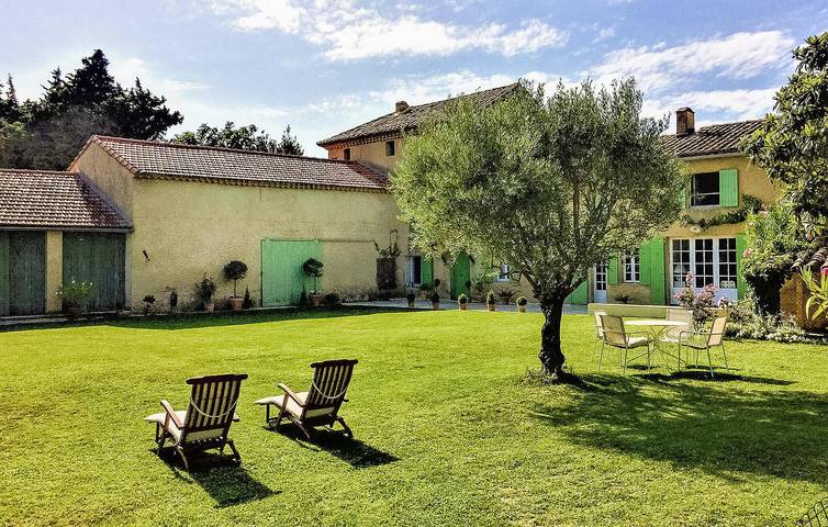 Retraite tranquille avec piscine et jardin à Violès in Violès, Vaucluse