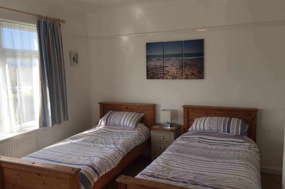 Hill Rise - Cottage In beautiful Trevone Bay, Near Padstow, North Cornwall in Trevone, Cornwall