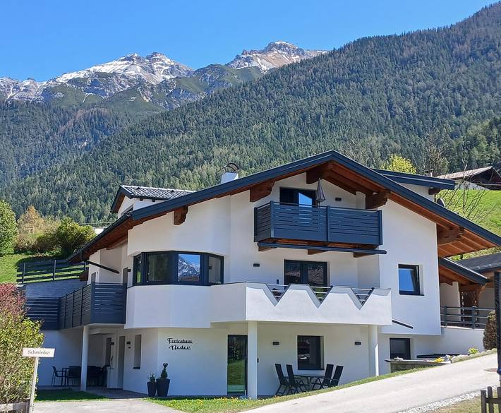 Ferienwohnung für 6 Personen, mit Balkon und Terrasse sowie Garten im Stubaital