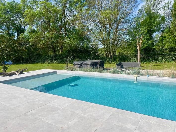 Chambre d’hôte pour 4 personnes, avec piscine ainsi que jardin et jacuzzi