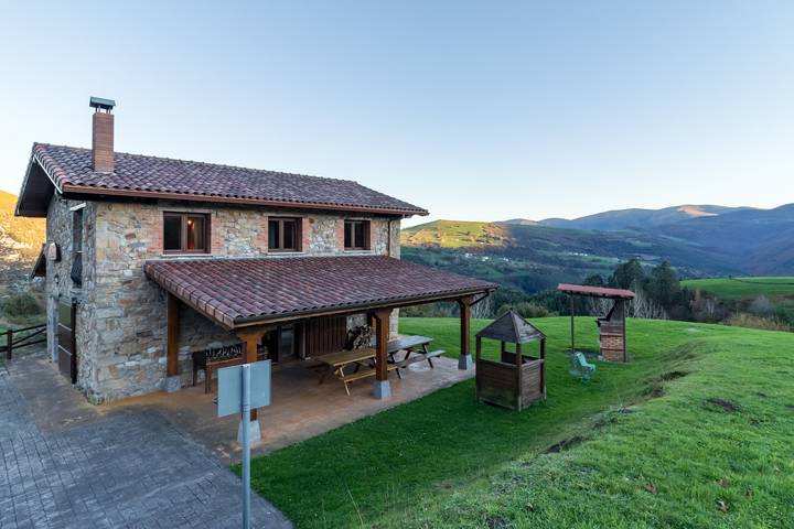 Casa de vacaciones para 14 personas, con Jardín