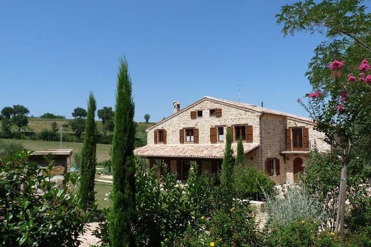 Sconti Early Bird per il 2020! Bellissima villa con vista mozzafiato. in San Severino Marche, Provincia di Macerata