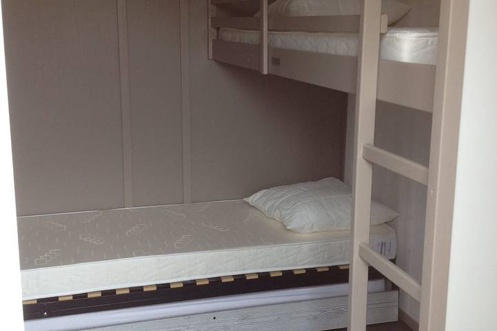 Gîte pour 5 personnes, avec terrasse ainsi que piscine et jardin à Tosse - 4