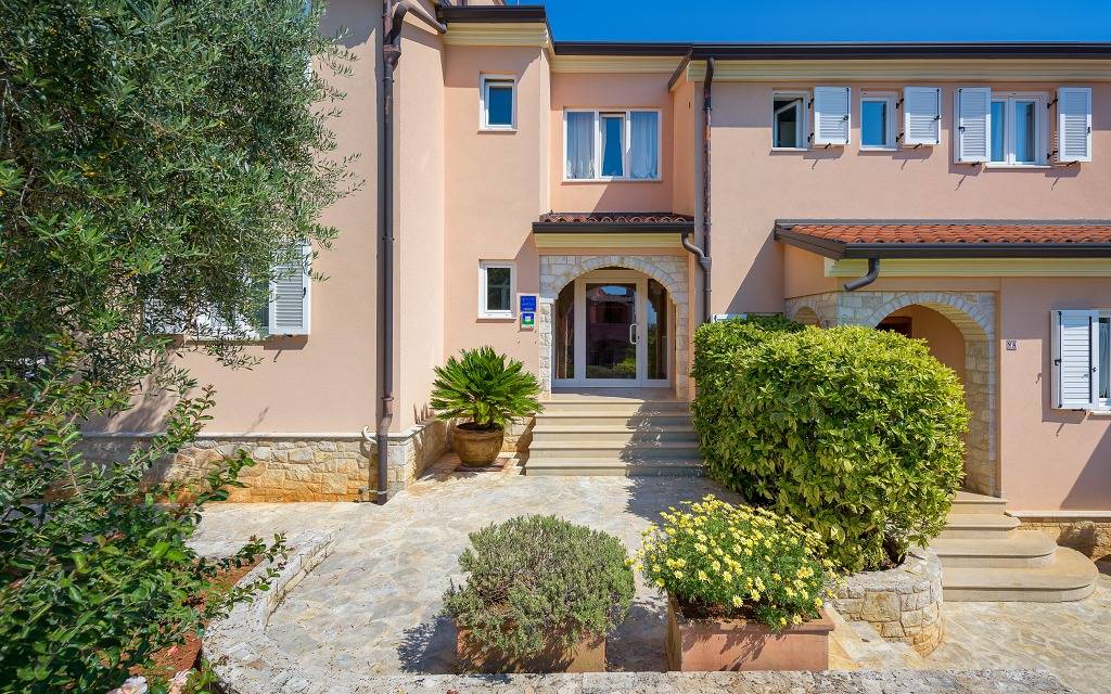 Ganze Wohnung, Ferienwohnung in Bašanija mit Terrasse, Klimaanlage, W-Lan (113-2) in Umag, Umag und Umgebung