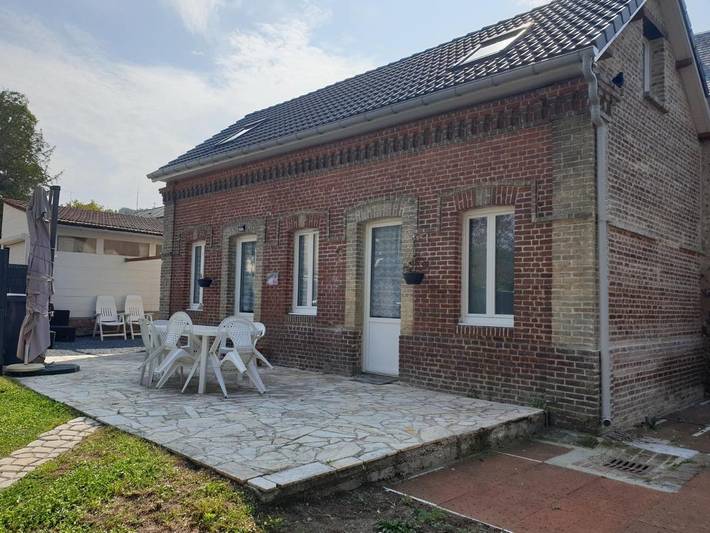 Location de vacances pour 5 personnes, avec jardin et terrasse à Grand-Couronne