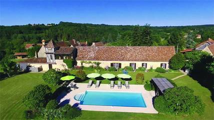 Gîte pour 4 personnes, avec terrasse ainsi que piscine et jardin à Le Buisson-de-Cadouin