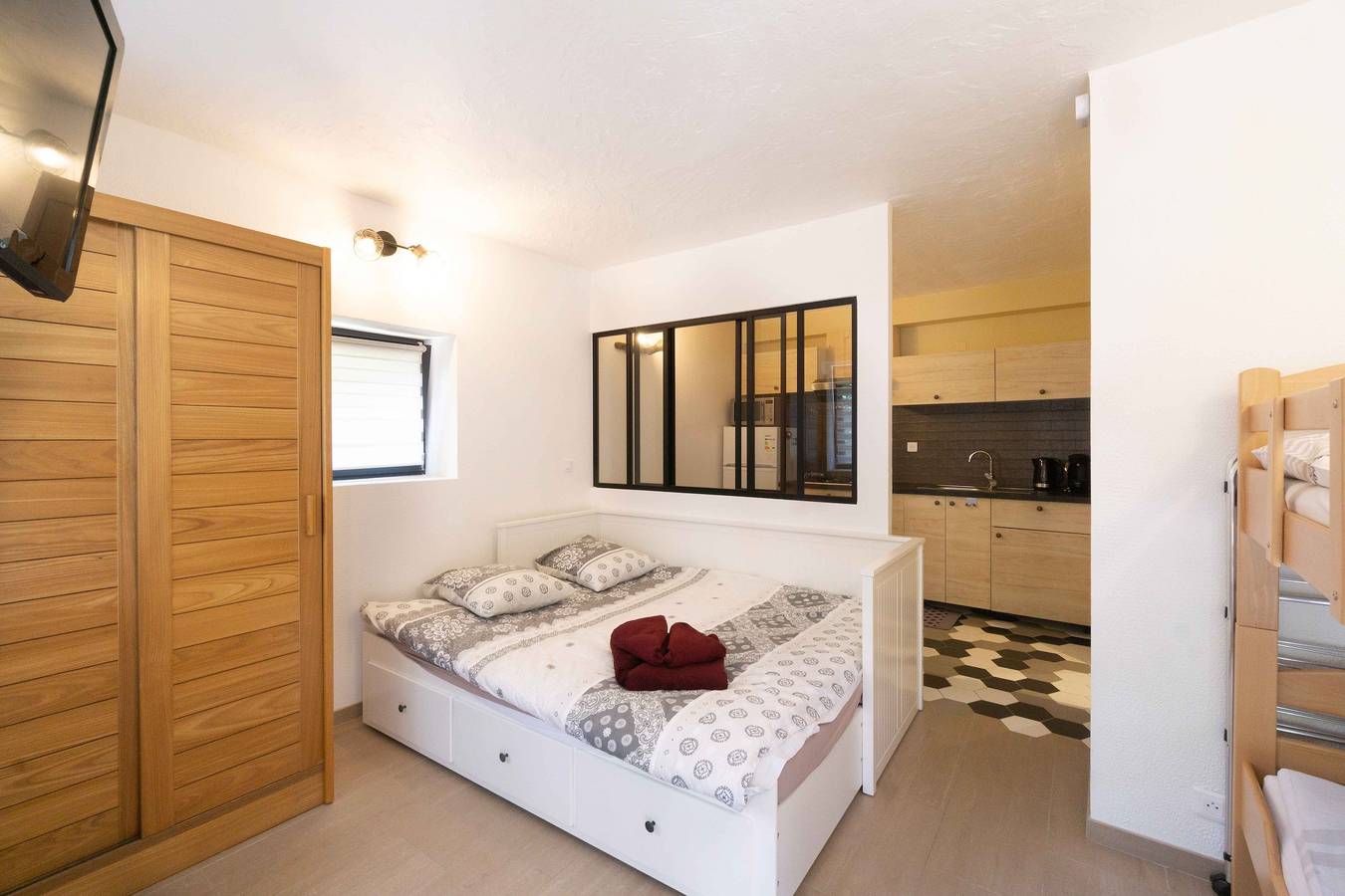 Studio entier, Studio 'Chalet Belamy 1' avec vue sur la montagne, terrasse privée et Wi-Fi in La Perrière, Les Trois Vallées