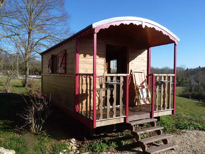 Gîte pour 2 personnes, avec piscine ainsi que balcon et jardin