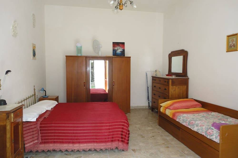 Big house with garden among hills of vineyards 5 min. from the sea in Chieti Province