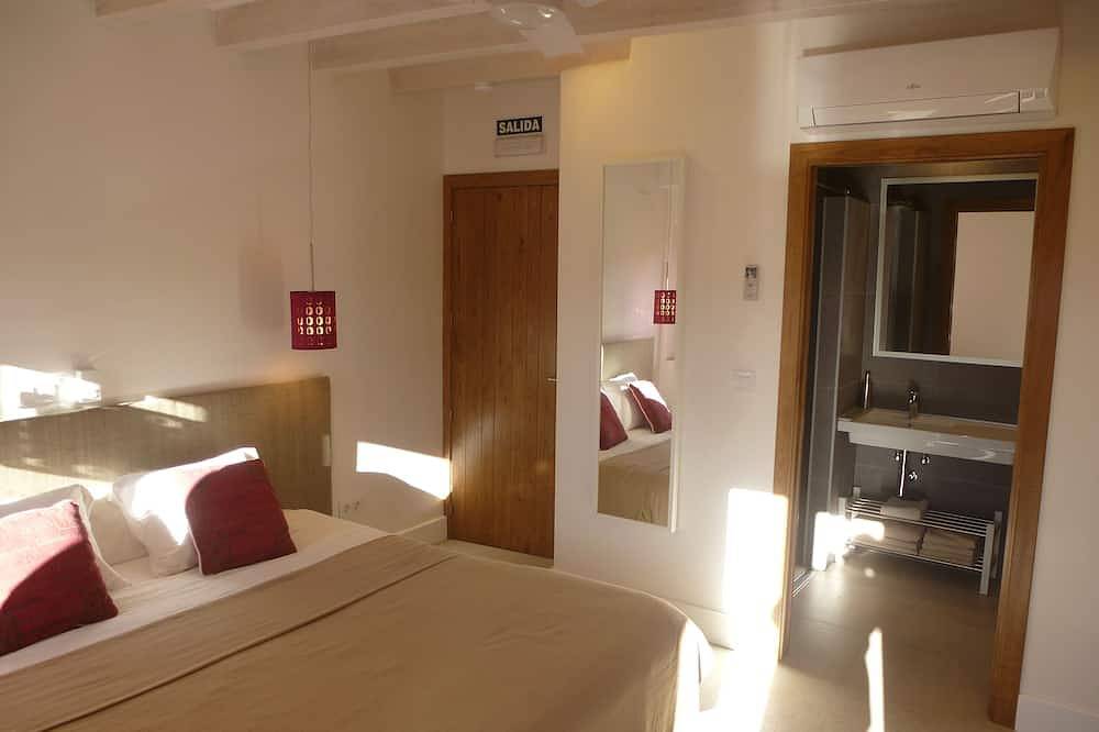 Entire apartment, Apartamentos Entre Fuentes 50 m2 en casco histórico de Cuacos de Yuste, La Vera in Cuacos de Yuste, Cáceres Region