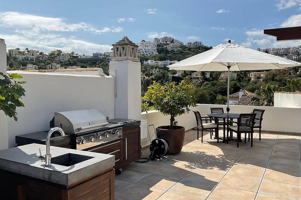 Apartamento entero, Precioso ático cerca de Marbella Los Arqueros Golf in Los Arqueros Golf and Country Club, Benahavís