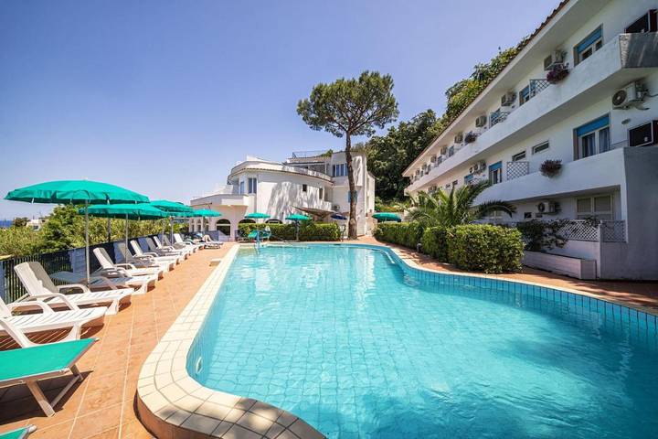 Hotel for 2 people, with sauna and garden as well as pool and hot tub - 1