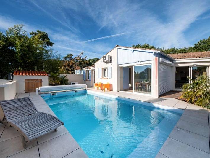 Villa pour 11 personnes, avec piscine ainsi que jardin et terrasse à Saint-Palais-sur-Mer