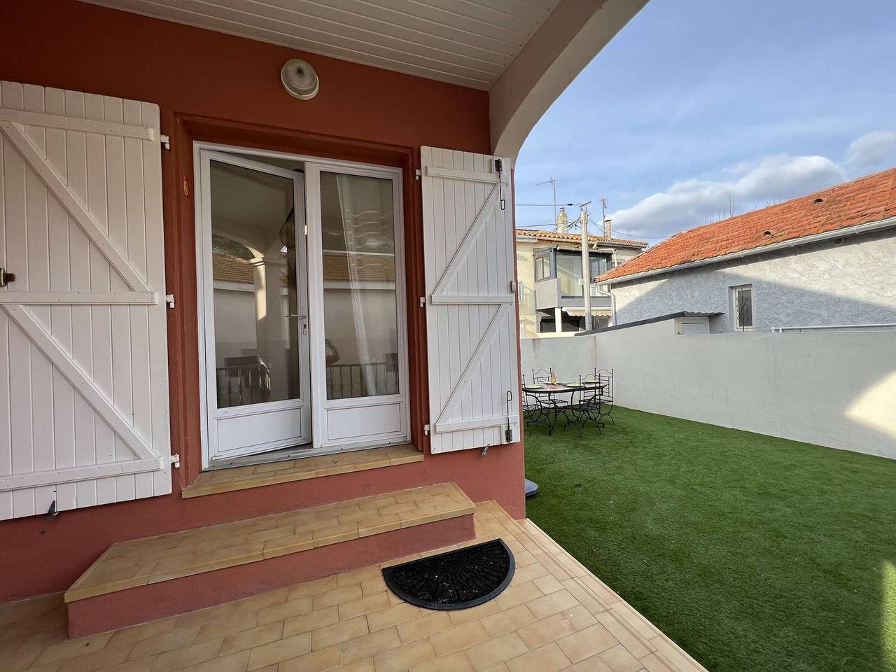 Central House with Terrace, Sleeps 6, Close to Beach and Shops in Valras-Plage, Côte d'Améthyste