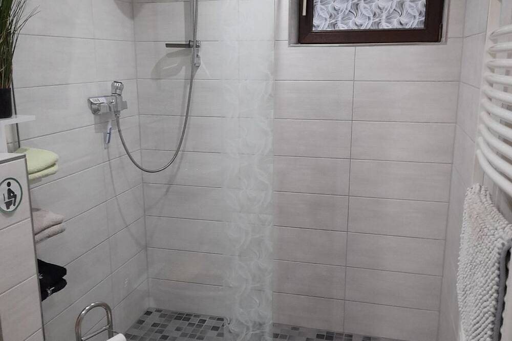 Ganze Wohnung, Ferienwohnung Giebelwaldblick - Gemütliche Fewo bei Kirchen an der in Kirchen (Sieg), Altenkirchen & Umgebung