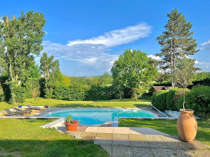 Location de vacances pour 6 personnes, avec piscine ainsi que vue et jardin, animaux acceptés à Dommartin - 3