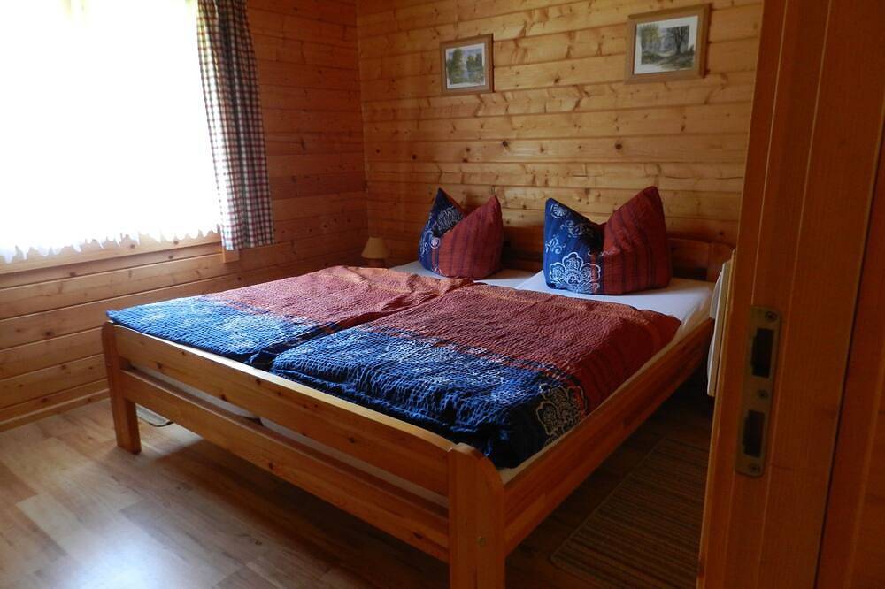 Gemütliches Ferienhaus für bis zu 6 Personen in direkter Wasserlage in Priborn, Müritz
