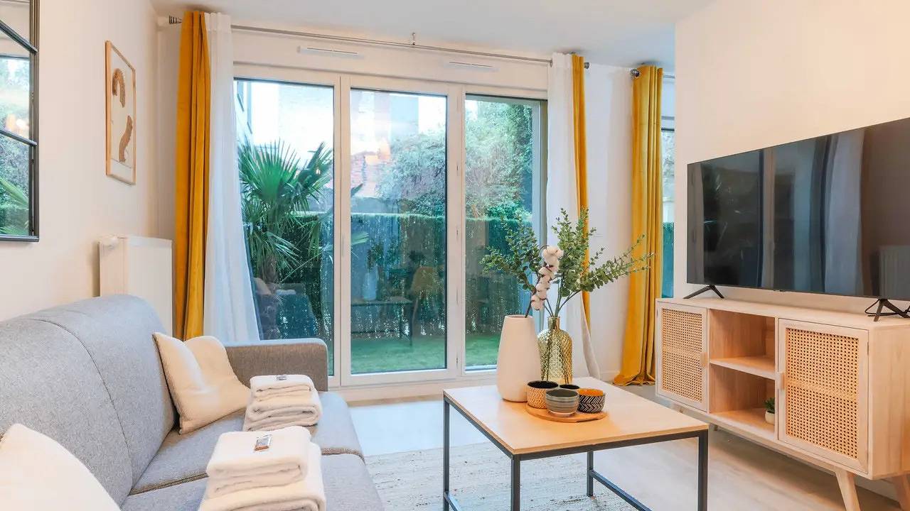 Location De Vacances pour 5 Personnes dans Montreuil, Seine-Saint-Denis