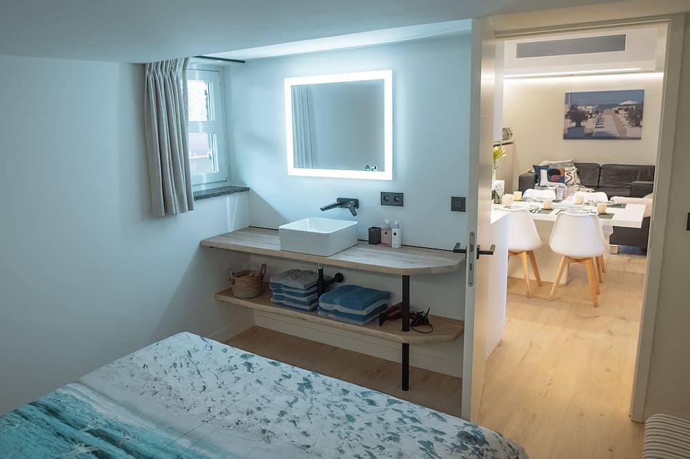 Geheel appartement, Nieuw charme appartement aan zee met terrassen, tuin en gratis parkeren. in Duinbergen, Knokke-Heist