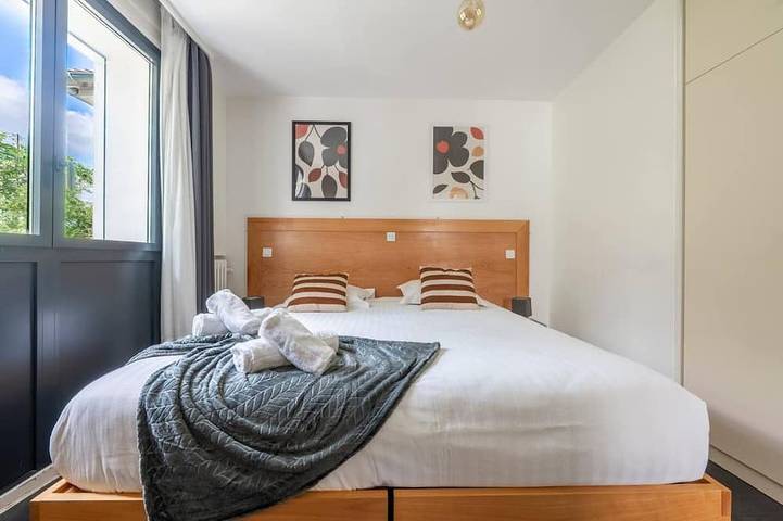 Ganze Wohnung, 20 Minuten von Paris, Kingsize-Bett, Terrasse, Kostenloses Parken in Argenteuil, Val-d'Oise