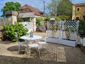 Gîte pour 2 personnes, avec jardin et piscine ainsi que jacuzzi et terrasse en Dordogne