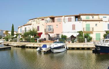 Location de vacances pour 6 personnes, avec terrasse et jardin à Aigues-Mortes