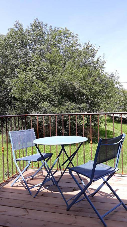 Gîte pour 2 personnes, avec jardin dans Parmilieu - 2