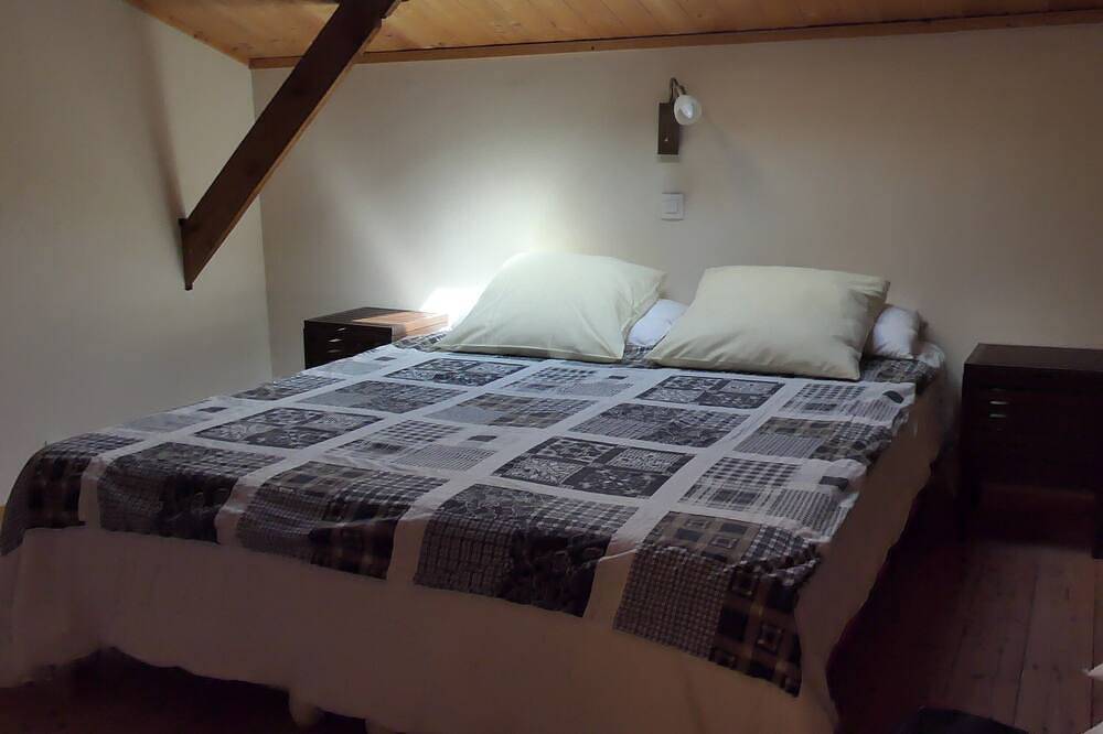 La Maison du Micocoulier,  80 m2 , et son Grand Patio Ensoleillé in Saint-Laurent-d'Aigouze, Côte d'Améthyste