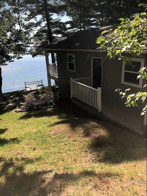 Vacation rental for 6 people, with yard and balcony in Lake Champlain
