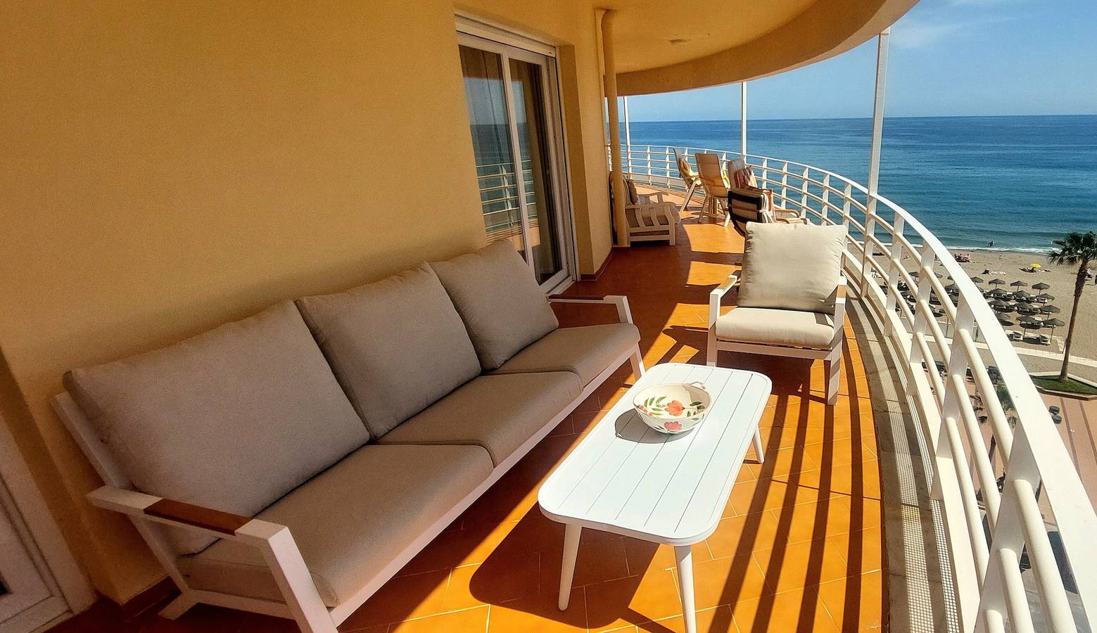 Appartamento intero, Appartamento Fronte Mare Mediterraneo: Ampia Terrazza, Aria Condizionata, Wi-Fi, Piscina in Torreblanca (Fuengirola), Fuengirola