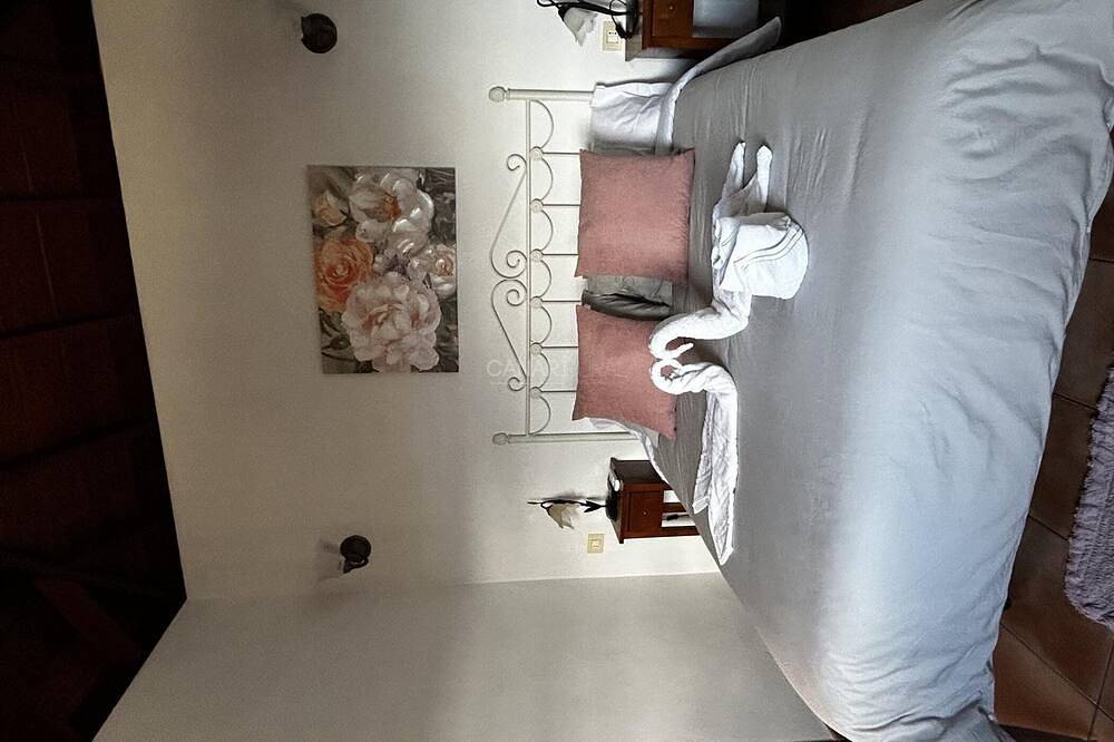 Tranquil Cottage with Heated Pool near Tazacorte Beach, Panoramic Cald in Los Llanos, Los Llanos de Aridane