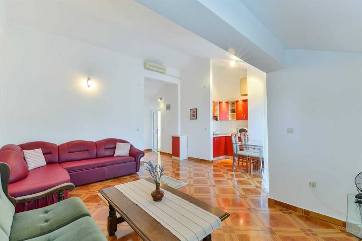 Appartement entier, Appartement de vacances pour 4 personnes avec balcon in Vir